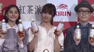 リリー・フランキー「逆に色っぽい」“甘くない”深田恭子 スリット深めのワンピースで登場