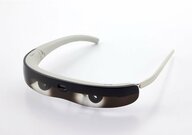 手元も遠くもよく見える？自動でピントが合うメガネ型デバイスが登場…眼鏡と何が違うのか聞いた