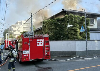 【速報】「家が激しく燃えている」と通報　福岡市南区の住宅で火事　黒煙が上がる　消防が出動