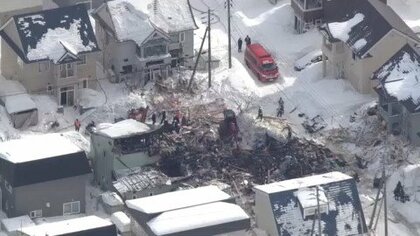 【一体何が？】早朝の住宅街に響き渡る爆発音＿2階建て住宅が粉々に吹き飛び周辺に大量の破片が散乱＿1人死亡・4人ケガ＿ガス爆発の可能性もあるとみて捜査＜北海道札幌市＞