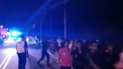 不法移民500人が集団暴走　暴動起こし...この後悲劇が