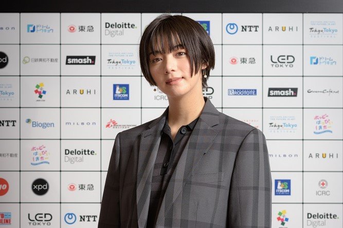 ショートヘアでクールに