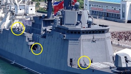 「崔賢」　黄丸は増設された双連機関銃（2026年）