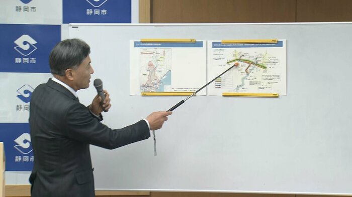 図を使いながら”現在地”を説明する難波市長