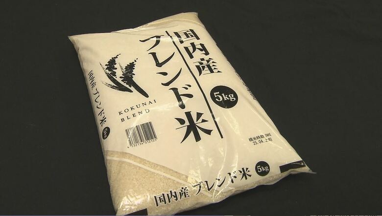 「備蓄米」が店頭に並んだ　表記は「国内産ブレンド米」5キロ3200円ほどで販売　他の米より1000円ほど安く　｜FNNプライムオンライン