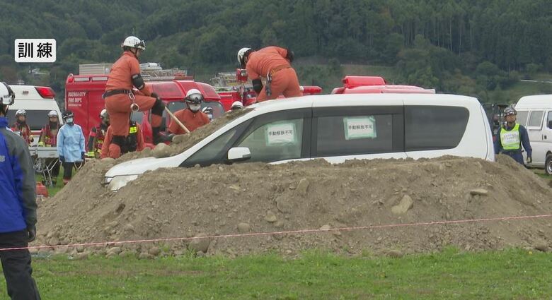 長雨で地盤がゆるんだところに大地震が...　2000人余りが参加　大規模災害想定の防災訓練　湖上の漂流者の救出も｜FNNプライムオンライン