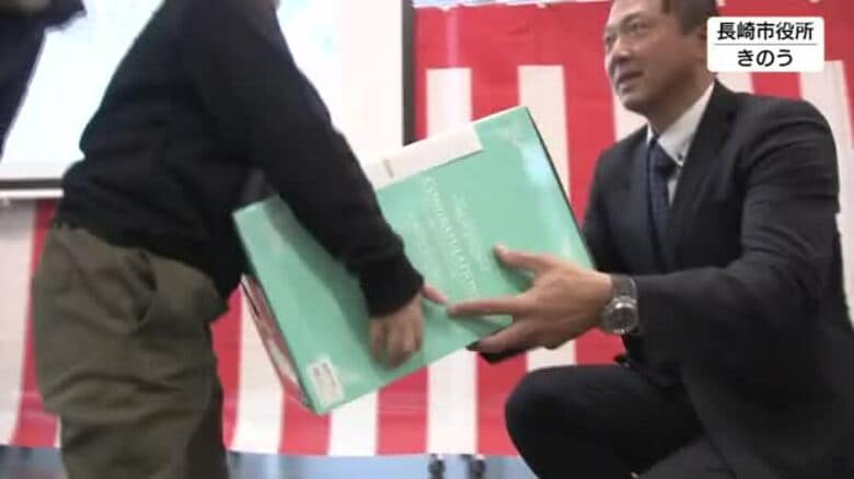 「勉強頑張る」憧れの“ランドセル” NPO法人がひとり親家庭にプレゼント「夢を乗せて楽しい6年間を」｜FNNプライムオンライン