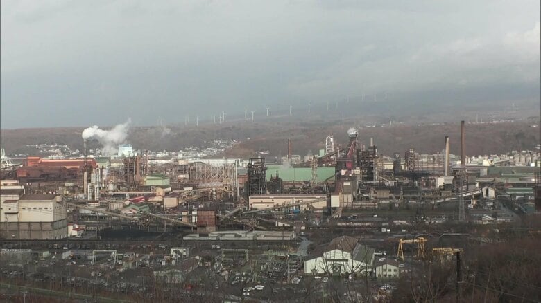 製鉄所の爆発で「熱風炉」が崩落…広範囲に燃え広がり消火活動続く　9月にも設備にトラブル　北海道・室蘭市｜FNNプライムオンライン