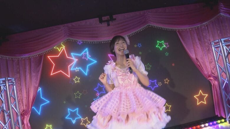 アナも憧れの存在へと変身…誰でもアイドル気分『夢のステージ』誕生 本格メイク・衣装・照明で歌って踊れる｜FNNプライムオンライン