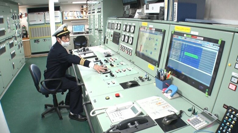 「凌風丸」機関室