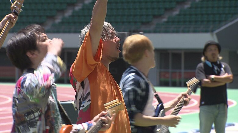 「V-ROAD」を歌うFUNKIST