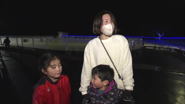 自身もスケート教室に通っていた遠藤千種さんと娘の朱莉さん