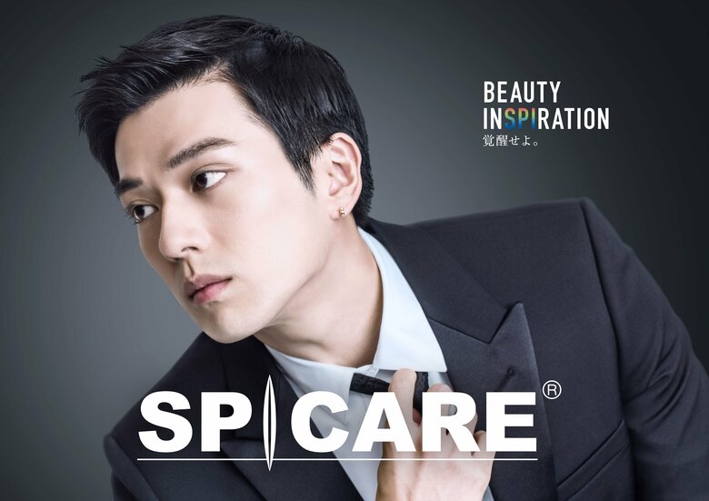 大人の色気漂うスーツに身を包んだ真剣佑さん