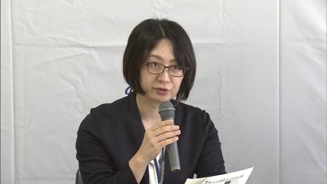 薬を飲めば治る病気　結核について説明する郡司保健所長