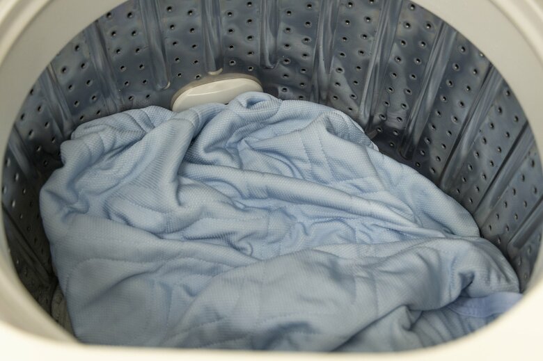 お湯で洗濯できるとダニと汚れを一緒に洗い流せる（画像はイメージ）