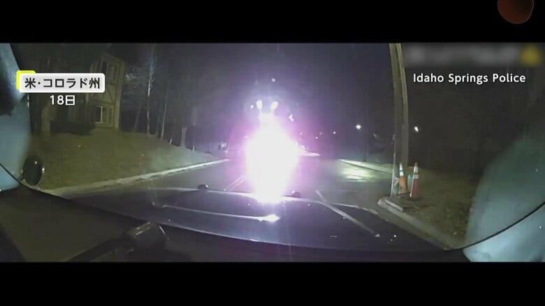 向かってくる逆走車（18日、アメリカ・コロラド州）