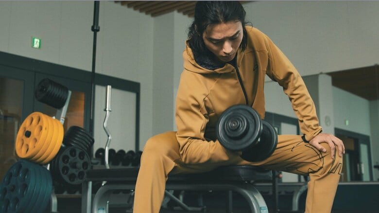 アクションシーンのため、インナーマッスルを鍛えて食事にも気をつけているという