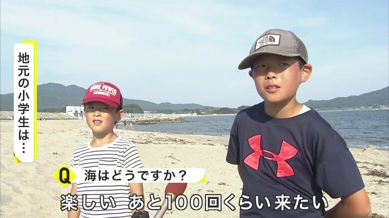 11年ぶりの海開きを迎えた高田松原海水浴場に足を運んだ地元の小学生