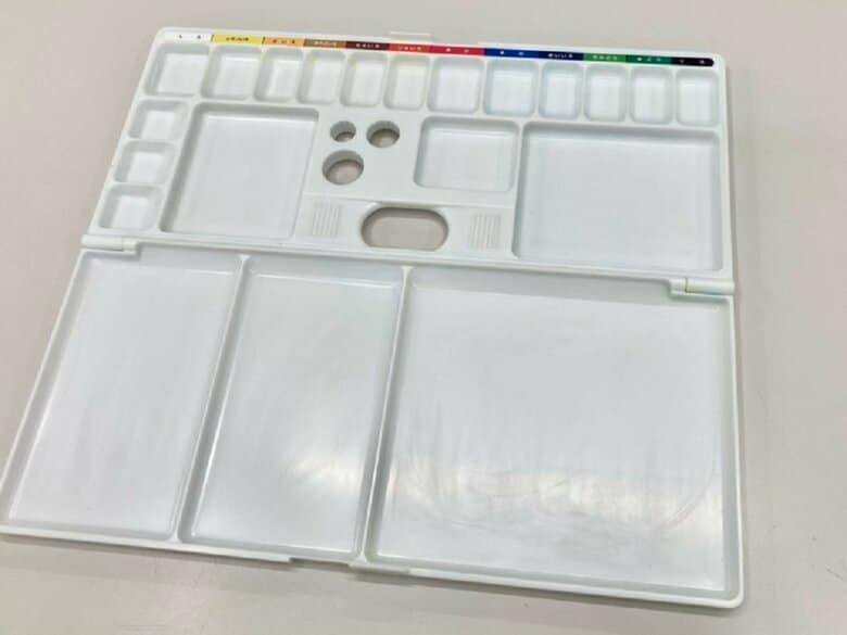 消しゴムでこするとこんなにもキレイに！（提供：サクラクレパス）