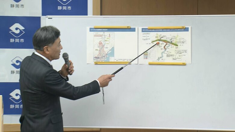 図を使いながら”現在地”を説明する難波市長
