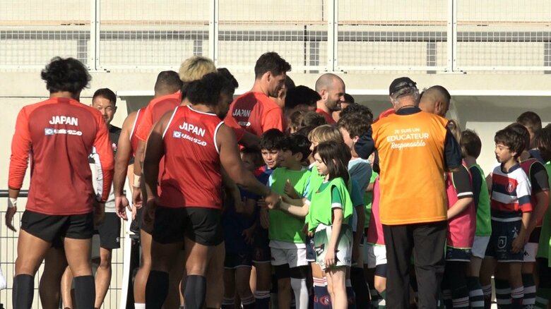 仏・ナントのラグビーチームの子どもたちと交流した日本代表