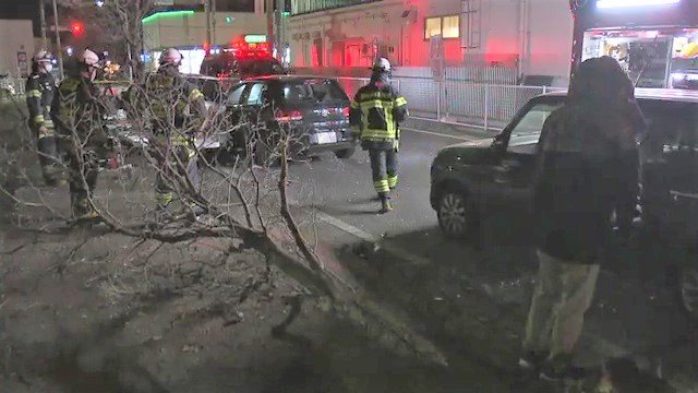 事故後の現場　100メートル以上歩道を暴走