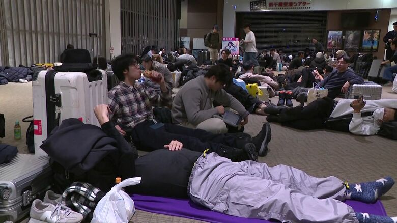 約7000人が空港内で夜を明かした