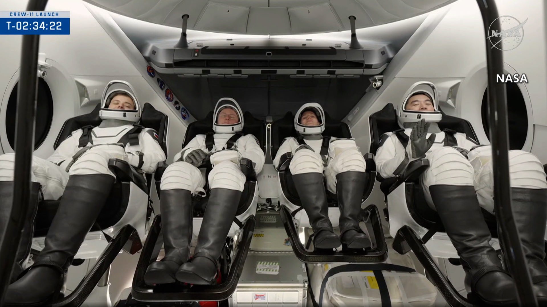 大西卓哉船長とハグやハイタッチする様子も…日本人宇宙飛行士の 大西卓哉船長とハグやハイタッチする様子も…日本人宇宙飛行士の