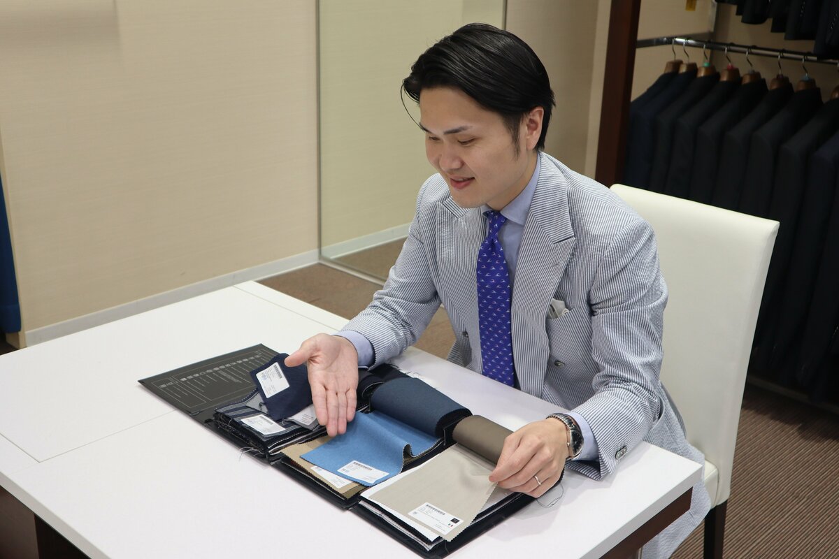 スーツ 数時間のみの着用！ほぼ新品！最終価格！（スーツの値段相場は 