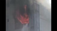 横浜でマンション火災 住人が一時避難