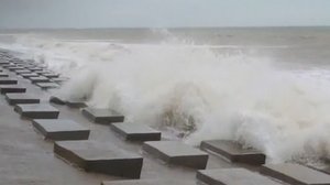 インド 大型サイクロン上陸へ 避難所での感染拡大に懸念