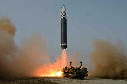 【速報】北朝鮮 発射したのは新型ICBM「火星17」　金正恩総書記現地指導
