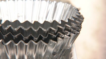 中東情勢の影響がアルミにも拡大　大手弁当チェーンも調理器具など「コストへの影響」を懸念　先物価格は4年ぶり高水準