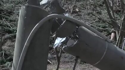 強風で電柱が折れ曲がる　建物被害や鉄道運休　発達した低気圧の影響　岩手県