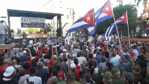 集会でトランプ政権を念頭に侵略に備え戦闘準備　キューバ大統領が国民に呼びかけ「対話不可能ではないが困難」