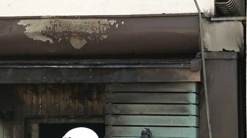 「ガスが爆発した」2階建て飲食店兼住宅で火事…1階から男性遺体　飲食店店主と連絡取れず　東京・西東京市