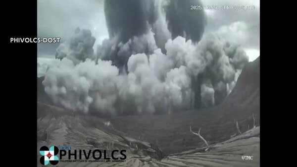 フィリピンのタール火山で水蒸気噴火が相次ぎ噴煙は最高で2100メートル