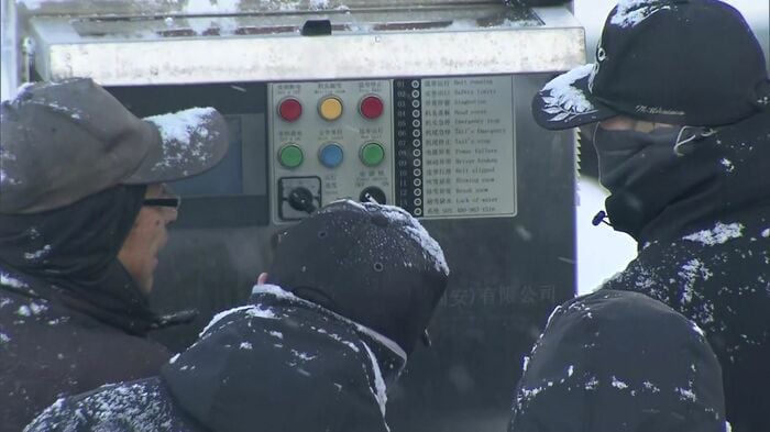 物が挟まるとエスカレーターは自動で停止する仕組み