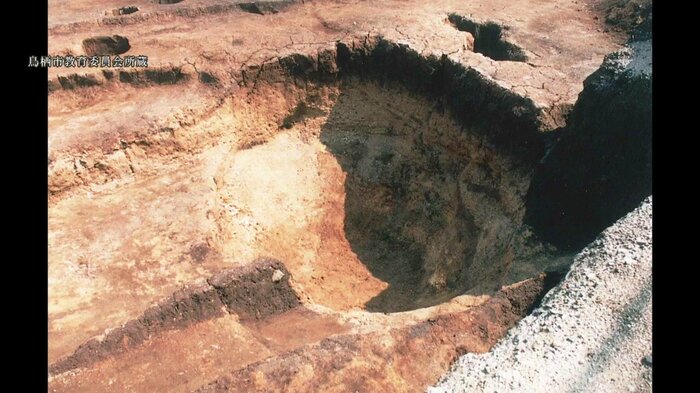 空爆で直径10mほどの穴が至る所に