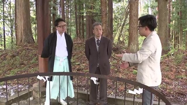宮司の宮澤さん(左)、氏子の安藤さん(真ん中)、清野気象予報士(右)