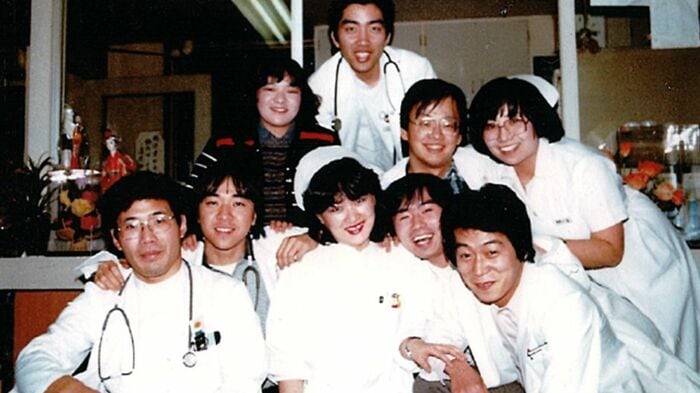 研修医時代の澤教授 左から2人目