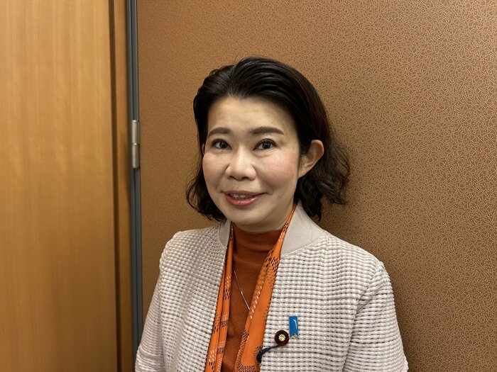 議員会館でインタビューに応じる国光副大臣