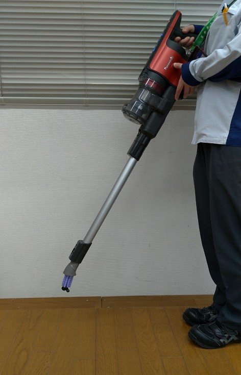 市販の掃除機と専用ノズル(提供:JR東日本東京支社)