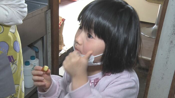 下里さんの次女・彩歌さんが「味見役」