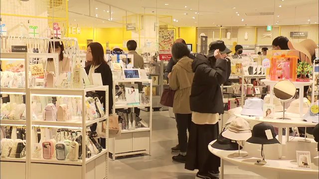 県内初出店のテナントもありオープン当初から賑わいをみせる