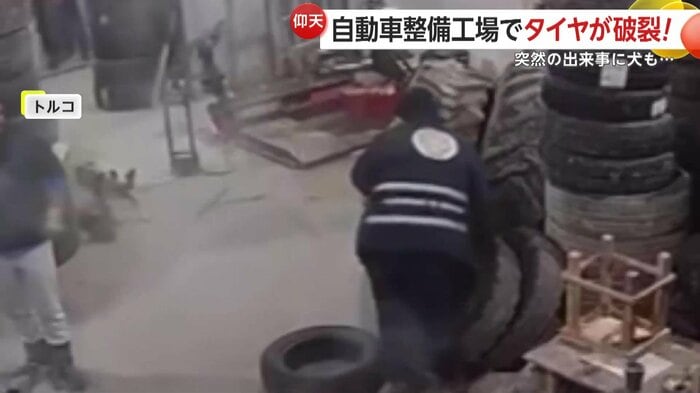 爆発を避けるように顔を背けて逃げた作業員(IHA)