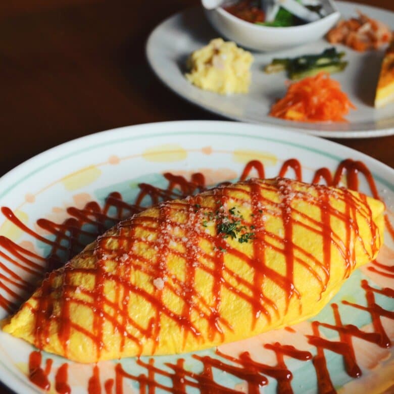 アートと食を気軽に楽しむ…手作り料理と企画展 名古屋のギャラリーカフェ 和風仕立ての「ガパオライス」が自慢｜FNNプライムオンライン
