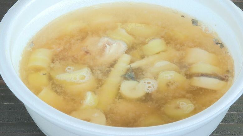 長い行列！お目当ては「タケノコ汁」　300食が30分で終了　ネマガリダケのシーズン最盛期　道の駅で「たけのこ祭り」｜FNNプライムオンライン