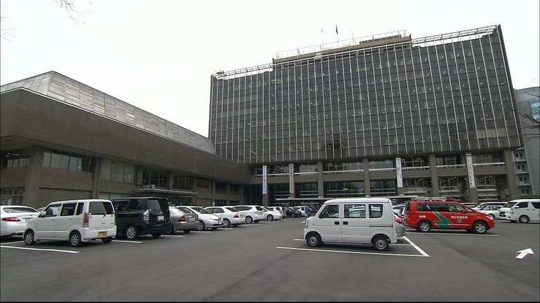 押収スマホに約２．７万点の児童ポルノ関連データ　岡山市の小学校講師の男　男児盗撮容疑で逮捕【岡山】｜FNNプライムオンライン
