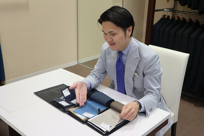 ビジネスカジュアルが浸透する中、夏でも週1回以上スーツ着用は4割 夏用オーダースーツは「普段の仕事着」「商談やプレゼンなどの勝負服」で活躍決め手は自分にあったサイズ感と清涼感